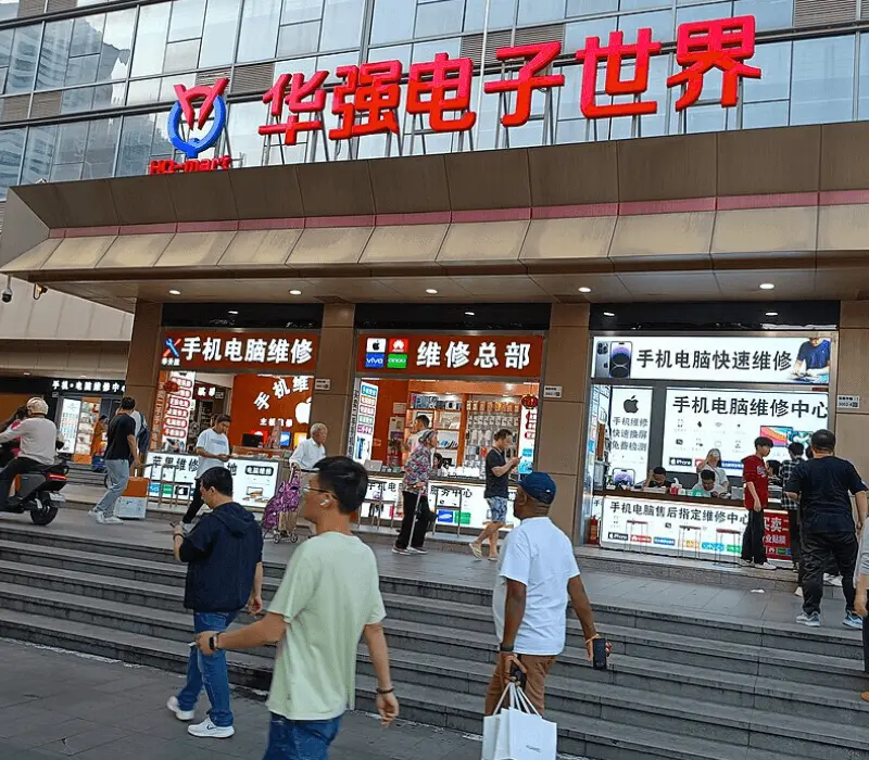 huaqiangbei walking outside