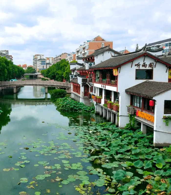 suzhou canal traditional buildings