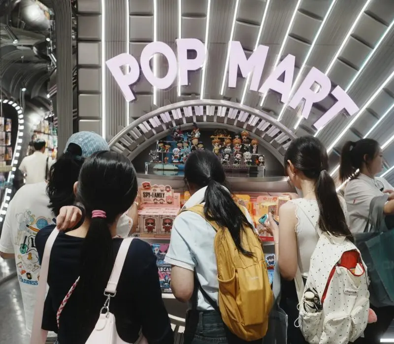 shopping pop mart